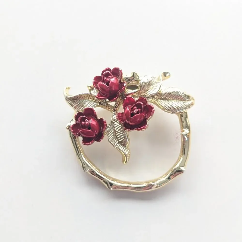 Vintage Signed Gerry's Gold Tone Romantic Rose Cottagecore Wreath Brooch